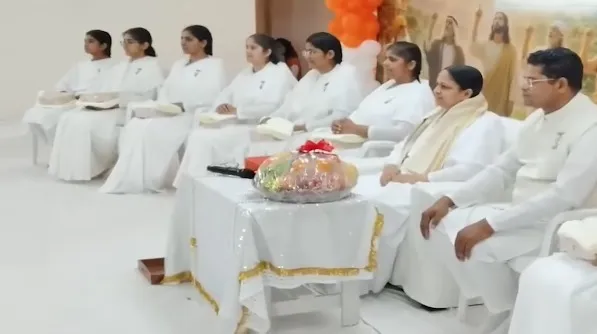 नोएडा के सुख शांति भवन में श्रद्धा एवं आध्यात्मिक उल्लास के साथ गुरु पूर्णिमा महोत्सव सम्पन्न — photo gallery 1 नोएडा के सुख शांति भवन में श्रद्धा एवं आध्यात्मिक उल्लास के साथ गुरु पूर्णिमा महोत्सव सम्पन्न — photo gallery 1