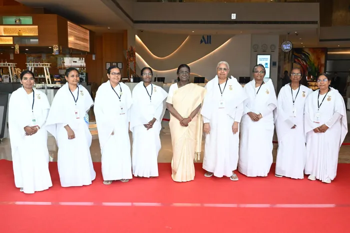 Brahma Kumaris Vijayawada Sisters Meet the Hon’ble President of India, Smt. Droupadi Murmu Ji, in Vijayawada