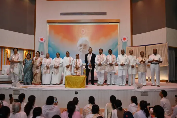 पुणे जगदंबा भवन में “विश्व एकता व विश्वास हेतु ध्यान” थीम का प्रेरणादायक शुभारंभ एवं मम्मा स्मृति दिवस पर श्रद्धांजलि समारोह