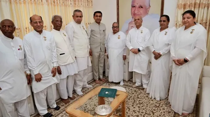 आबू रोड और आबू राज (राजस्थान)  राष्ट्रीय राजनीतिज्ञ सम्मेलन : राजनीति और आध्यात्मिकता का संगम — gallery photo 2