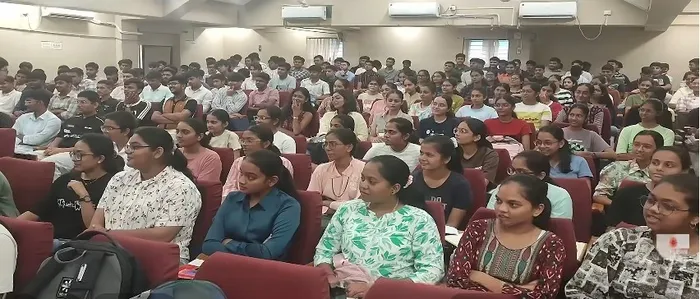 अहमदाबाद: विश्वकर्मा इंजीनियरिंग कॉलेज के नवप्रवेशित विद्यार्थियों के लिए राजयोग मेडिटेशन एवं पॉजिटिव थिंकिंग पर प्रेरणादायी सत्र आयोजित — gallery photo 5