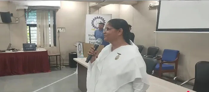 अहमदाबाद: विश्वकर्मा इंजीनियरिंग कॉलेज के नवप्रवेशित विद्यार्थियों के लिए राजयोग मेडिटेशन एवं पॉजिटिव थिंकिंग पर प्रेरणादायी सत्र आयोजित — gallery photo 3