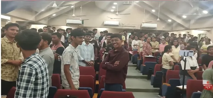 अहमदाबाद: विश्वकर्मा इंजीनियरिंग कॉलेज के नवप्रवेशित विद्यार्थियों के लिए राजयोग मेडिटेशन एवं पॉजिटिव थिंकिंग पर प्रेरणादायी सत्र आयोजित — gallery photo 4