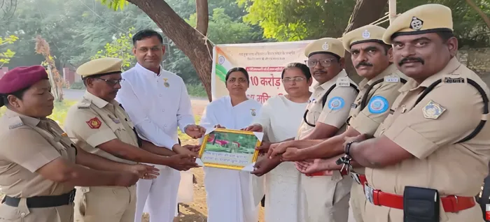 अकोला, महाराष्ट्र में ब्रह्माकुमारीज़ ने होमगार्ड जवानों को दिया तनावमुक्त जीवन जीने का संदेश — photo gallery 1 अकोला, महाराष्ट्र में ब्रह्माकुमारीज़ ने होमगार्ड जवानों को दिया तनावमुक्त जीवन जीने का संदेश — photo gallery 1