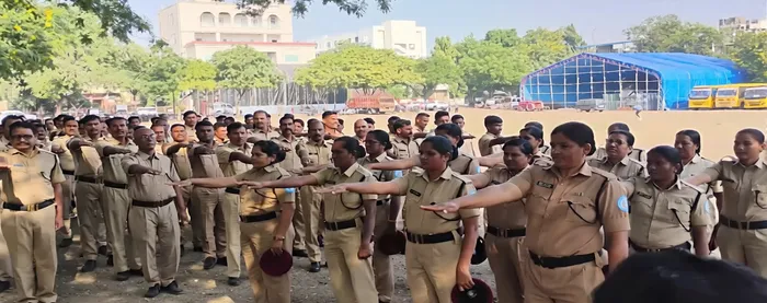 अकोला, महाराष्ट्र में ब्रह्माकुमारीज़ ने होमगार्ड जवानों को दिया तनावमुक्त जीवन जीने का संदेश — photo gallery 2 अकोला, महाराष्ट्र में ब्रह्माकुमारीज़ ने होमगार्ड जवानों को दिया तनावमुक्त जीवन जीने का संदेश — photo gallery 2