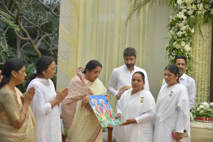 बारामती में ब्रह्माकुमारीज़ की बहनों ने डिप्टी चिफ मिनिस्टर सुनेत्रा पवार को दी सांत्वना
