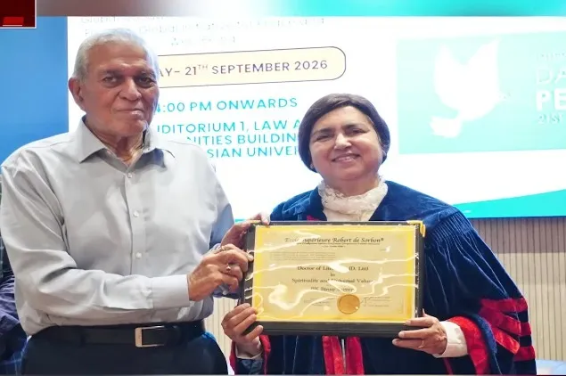 नई दिल्ली में बी.के. डॉ. बिन्नी सरीन को मानद डी.लिट. उपाधि से सम्मानित किया गया — photo gallery 5 नई दिल्ली में बी.के. डॉ. बिन्नी सरीन को मानद डी.लिट. उपाधि से सम्मानित किया गया — photo gallery 5