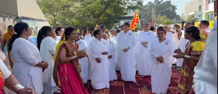 दाहोद में उमड़ा जनसैलाब, ब्रह्माकुमारीज़ बीके शिवानी दीदी ने दिया सुखी एवं खुशहाल जीवन का महामंत्र — photo gallery 3 दाहोद में उमड़ा जनसैलाब, ब्रह्माकुमारीज़ बीके शिवानी दीदी ने दिया सुखी एवं खुशहाल जीवन का महामंत्र — photo gallery 3