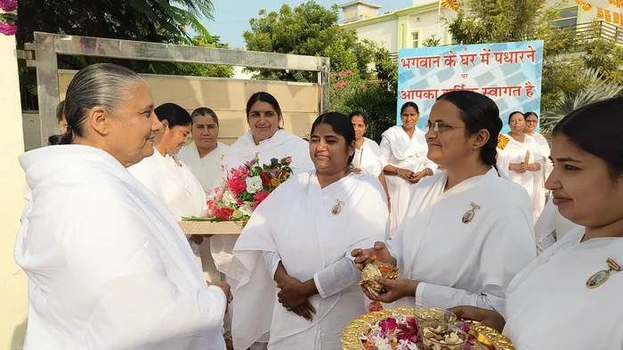 फतेहाबाद में वरिष्ठ राजयोगिनी बीके ऊषा ने हजारों श्रद्धालुओं को दिया तनावमुक्त एवं शांतिपूर्ण जीवन जीने का संदेश — ph… फतेहाबाद में वरिष्ठ राजयोगिनी बीके ऊषा ने हजारों श्रद्धालुओं को दिया तनावमुक्त एवं शांतिपूर्ण जीवन जीने का संदेश — photo gallery 4