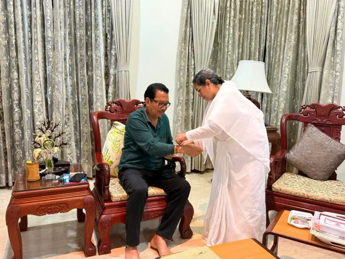 ब्रह्माकुमारीज़ तिनसुकिया एवं नामसाई की बहनों ने अरुणाचल प्रदेश के उपमुख्यमंत्री श्री चौना मेन जी को बाँधी राखी — gallery photo 5