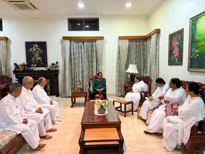 ब्रह्माकुमारीज़ तिनसुकिया एवं नामसाई की बहनों ने अरुणाचल प्रदेश के उपमुख्यमंत्री श्री चौना मेन जी को बाँधी राखी — gallery photo 2