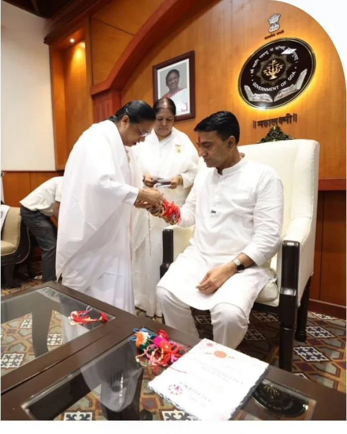रक्षाबंधन पर ब्रह्माकुमारीज़ बहनों ने मुख्यमंत्रियों को बांधी पवित्र राखी, दिया शांति एवं सद्भाव का संदेश — gallery photo 6