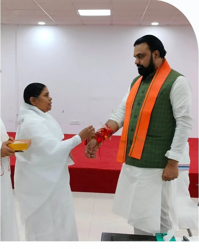 रक्षाबंधन पर ब्रह्माकुमारीज़ बहनों ने मुख्यमंत्रियों को बांधी पवित्र राखी, दिया शांति एवं सद्भाव का संदेश — gallery photo 3
