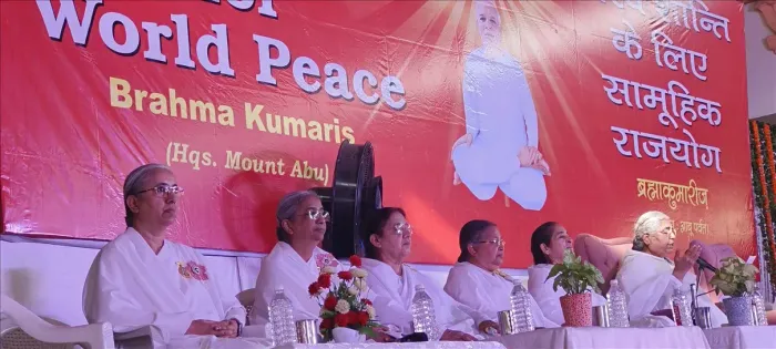 मासिक संगठित योग का भव्य आयोजन – साउथ दिल्ली के ब्रह्माकुमारी केंद्रों की संयुक्त पहल