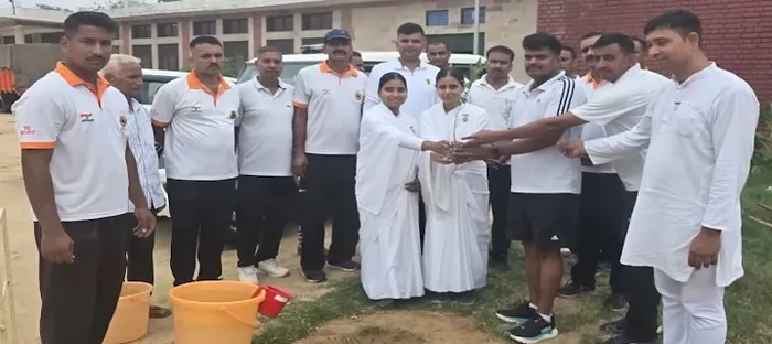 एनडीआरएफ कम्युनिटी सेंटर, घुमनहेड़ा में "एक पेड़ माँ के नाम" अभियान के अंतर्गत वृक्षारोपण एवं आध्यात्मिक जागरूकता कार्यक्रम आयोजित — gallery photo 3