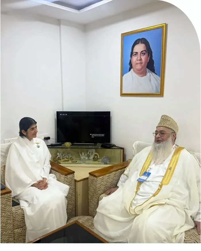 वैश्विक शिखर सम्मेलन 2026 में ऑल इंडिया इमाम ऑर्गनाइजेशन के प्रमुख इमाम डॉ. उमर अहमद इलियासी ने दिया विश्व शांति एवं … वैश्विक शिखर सम्मेलन 2026 में ऑल इंडिया इमाम ऑर्गनाइजेशन के प्रमुख इमाम डॉ. उमर अहमद इलियासी ने दिया विश्व शांति एवं धार्मिक सद्भाव का संदेश — photo gallery 1