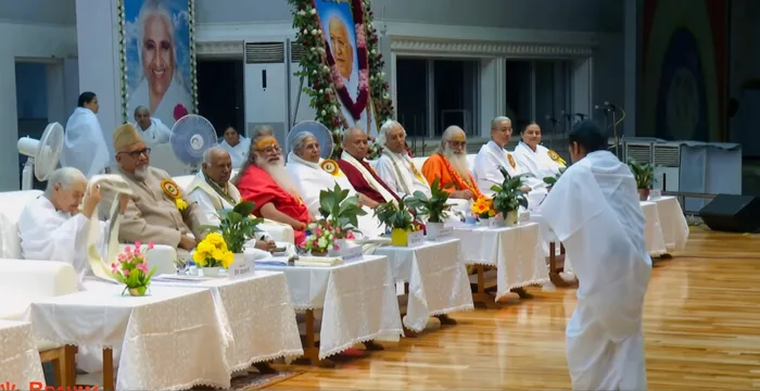 मधुबन में भाई साहब की प्रथम पुण्यतिथि पर 9 वर्षीय कुमारी हंसी ने दिया एकता और शांति का संदेश — gallery photo 7