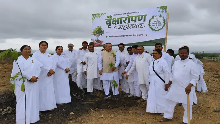 हरियालो राजस्थान अभियान के अंतर्गत ब्रह्माकुमारीज़ एवं राजस्थान सरकार के संयुक्त तत्वावधान में पौधारोपण कार्यक्रम संप… हरियालो राजस्थान अभियान के अंतर्गत ब्रह्माकुमारीज़ एवं राजस्थान सरकार के संयुक्त तत्वावधान में पौधारोपण कार्यक्रम संपन्न — photo gallery 5