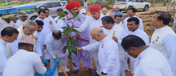 हरियालो राजस्थान अभियान के अंतर्गत ब्रह्माकुमारीज़ एवं राजस्थान सरकार के संयुक्त तत्वावधान में पौधारोपण कार्यक्रम संप… हरियालो राजस्थान अभियान के अंतर्गत ब्रह्माकुमारीज़ एवं राजस्थान सरकार के संयुक्त तत्वावधान में पौधारोपण कार्यक्रम संपन्न — photo gallery 4