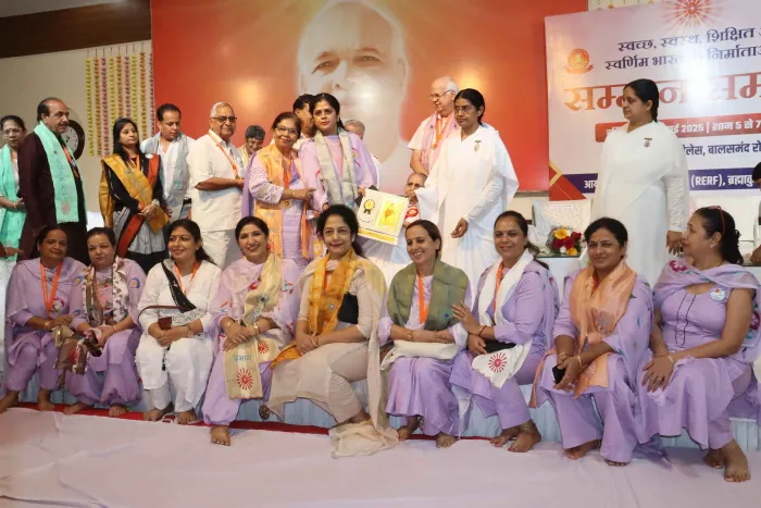 ब्रह्माकुमारीज़ हिसार सेवा केंद्र द्वारा 100 से अधिक सामाजिक संस्थाओं की 500 महान विभूतियों का सम्मान — photo gallery 1 ब्रह्माकुमारीज़ हिसार सेवा केंद्र द्वारा 100 से अधिक सामाजिक संस्थाओं की 500 महान विभूतियों का सम्मान — photo gallery 1