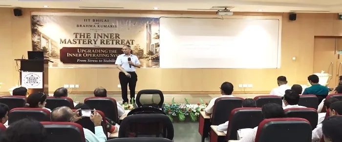 आईआईटी भिलाई में ‘इनर मास्टर रिट्रीट’ के माध्यम से आंतरिक नेतृत्व और डिजिटल वेलनेस का संदेश — photo gallery 3 आईआईटी भिलाई में ‘इनर मास्टर रिट्रीट’ के माध्यम से आंतरिक नेतृत्व और डिजिटल वेलनेस का संदेश — photo gallery 3