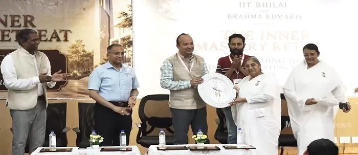 आईआईटी भिलाई में ‘इनर मास्टर रिट्रीट’ के माध्यम से आंतरिक नेतृत्व और डिजिटल वेलनेस का संदेश — photo gallery 1 आईआईटी भिलाई में ‘इनर मास्टर रिट्रीट’ के माध्यम से आंतरिक नेतृत्व और डिजिटल वेलनेस का संदेश — photo gallery 1