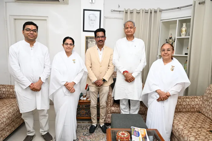 जयपुर म्यूजियम सबज़ोन द्वारा रक्षाबंधन पर प्रदेश के राज्यपाल, मुख्यमंत्री, उपमुख्यमंत्रियों एवं पूर्व मुख्यमंत्री को राखी बांधकर शुभकामनाएं — gallery photo 7