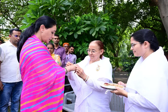 जयपुर म्यूजियम सबज़ोन द्वारा रक्षाबंधन पर प्रदेश के राज्यपाल, मुख्यमंत्री, उपमुख्यमंत्रियों एवं पूर्व मुख्यमंत्री को राखी बांधकर शुभकामनाएं — gallery photo 9