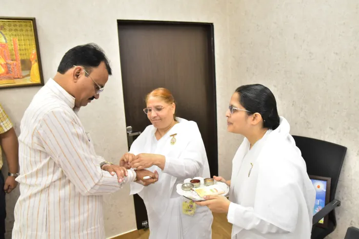 जयपुर म्यूजियम सबज़ोन द्वारा रक्षाबंधन पर प्रदेश के राज्यपाल, मुख्यमंत्री, उपमुख्यमंत्रियों एवं पूर्व मुख्यमंत्री को राखी बांधकर शुभकामनाएं — gallery photo 4