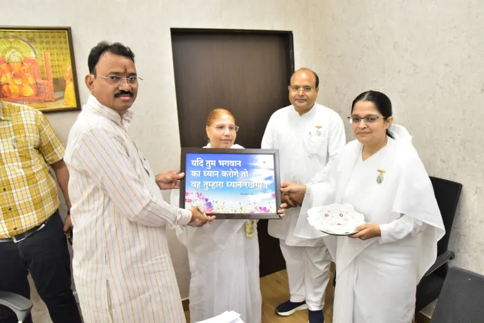 जयपुर म्यूजियम सबज़ोन द्वारा रक्षाबंधन पर प्रदेश के राज्यपाल, मुख्यमंत्री, उपमुख्यमंत्रियों एवं पूर्व मुख्यमंत्री को राखी बांधकर शुभकामनाएं — gallery photo 6