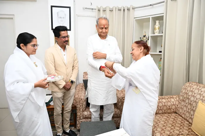 जयपुर म्यूजियम सबज़ोन द्वारा रक्षाबंधन पर प्रदेश के राज्यपाल, मुख्यमंत्री, उपमुख्यमंत्रियों एवं पूर्व मुख्यमंत्री को राखी बांधकर शुभकामनाएं — gallery photo 8