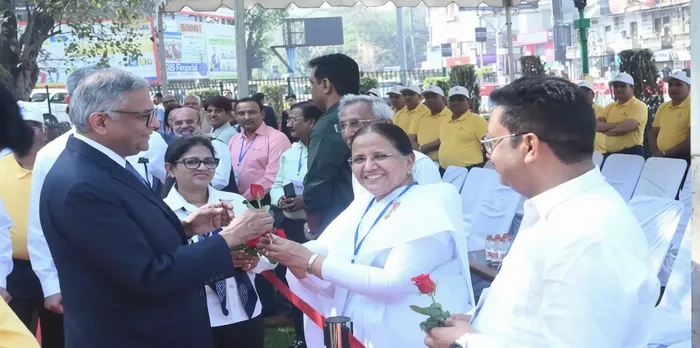 जमशेदपुर में ब्रह्माकुमारीज़ प्रतिनिधिमंडल की राष्ट्रपति द्रौपदी मुर्मू से शिष्टाचार भेंट एवं जमशेद जी टाटा को श्रद्ध… जमशेदपुर में ब्रह्माकुमारीज़ प्रतिनिधिमंडल की राष्ट्रपति द्रौपदी मुर्मू से शिष्टाचार भेंट एवं जमशेद जी टाटा को श्रद्धांजलि — photo gallery 4