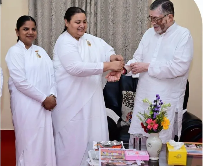 झारखंड के राज्यपाल को रक्षासूत्र बांधकर शांति और सद्भाव का संदेश — photo gallery 1 झारखंड के राज्यपाल को रक्षासूत्र बांधकर शांति और सद्भाव का संदेश — photo gallery 1