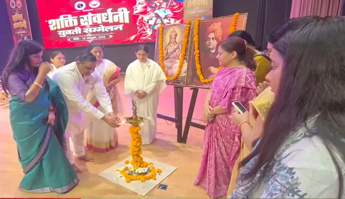 कानपुर विश्वविद्यालय में गूंजा नारी शक्ति का उद्घोष, युवतियों को मिला आध्यात्मिक सशक्तिकरण का संदेश — photo gallery 5 कानपुर विश्वविद्यालय में गूंजा नारी शक्ति का उद्घोष, युवतियों को मिला आध्यात्मिक सशक्तिकरण का संदेश — photo gallery 5