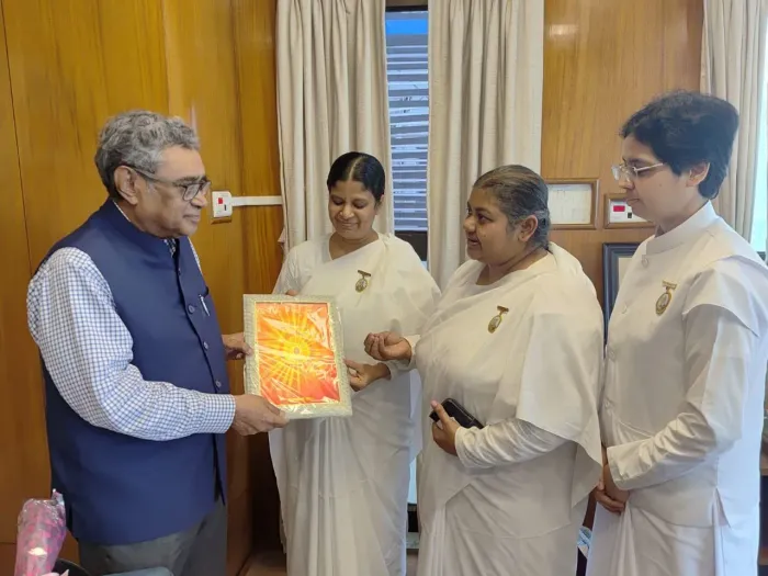 ब्रह्माकुमारीज़ कोलकाता म्यूज़ियम की पश्चिम बंगाल के वरिष्ठ प्रशासनिक एवं वित्तीय अधिकारियों से स्नेहभरी मुलाकात ब्रह्माकुमारीज़ कोलकाता म्यूज़ियम की पश्चिम बंगाल के वरिष्ठ प्रशासनिक एवं वित्तीय अधिकारियों से स्नेहभरी मुलाकात