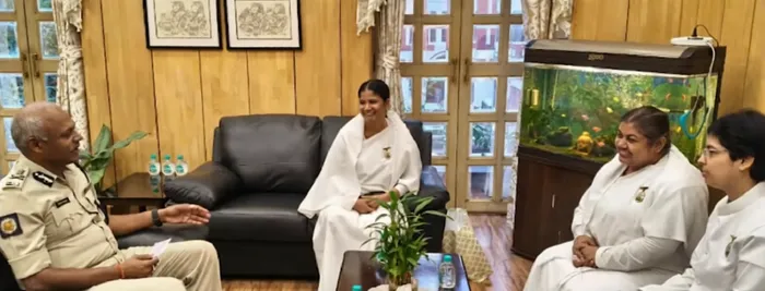 कोलकाता पुलिस आयुक्त से ब्रह्माकुमारीज़ प्रतिनिधिमंडल की शिष्टाचार भेंट — photo gallery 4 कोलकाता पुलिस आयुक्त से ब्रह्माकुमारीज़ प्रतिनिधिमंडल की शिष्टाचार भेंट — photo gallery 4