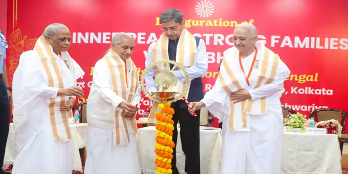 कोलकाता में इनर पीस, स्ट्रॉन्ग फैमिलीज और विकसित भारत का संदेश — राज्यपाल आर. एन. रवि ने सराहा ब्रह्माकुमारीज़ का सेवा यज्ञ — gallery photo 8