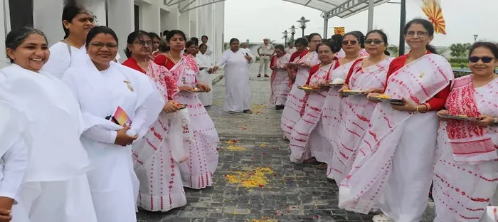 कोलकाता में इनर पीस, स्ट्रॉन्ग फैमिलीज और विकसित भारत का संदेश — राज्यपाल आर. एन. रवि ने सराहा ब्रह्माकुमारीज़ का सेवा यज्ञ — gallery photo 6