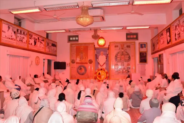 माउंट आबू (मधुबन): फूलों, भावनाओं और स्मृतियों में सजा ब्रह्मा बाबा का स्मृति दिवस — gallery photo 4