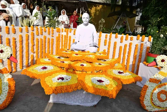 माउंट आबू (मधुबन): फूलों, भावनाओं और स्मृतियों में सजा ब्रह्मा बाबा का स्मृति दिवस — gallery photo 21