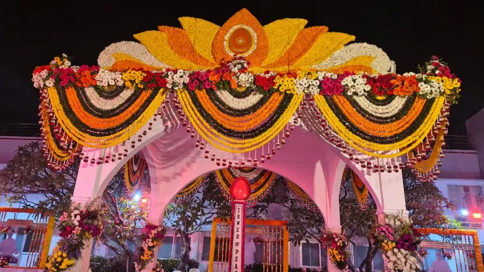 माउंट आबू (मधुबन): फूलों, भावनाओं और स्मृतियों में सजा ब्रह्मा बाबा का स्मृति दिवस — gallery photo 31