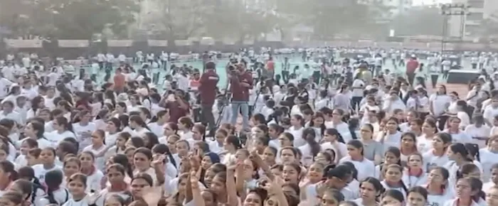 सूरत में रन फॉर स्मार्ट गर्ल शॉर्ट मैराथन 2026 संपन्न, बेटियों के सशक्तिकरण का गूंजा संदेश — gallery photo 6
