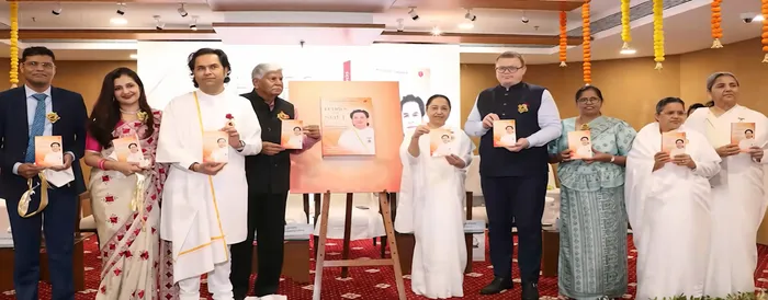 Mumbai: World Trade Centre में श्रीकृष्ण आधारित कला प्रदर्शनी और ‘Echoes of the Soul’ पुस्तक का विमोचन — gallery photo 2