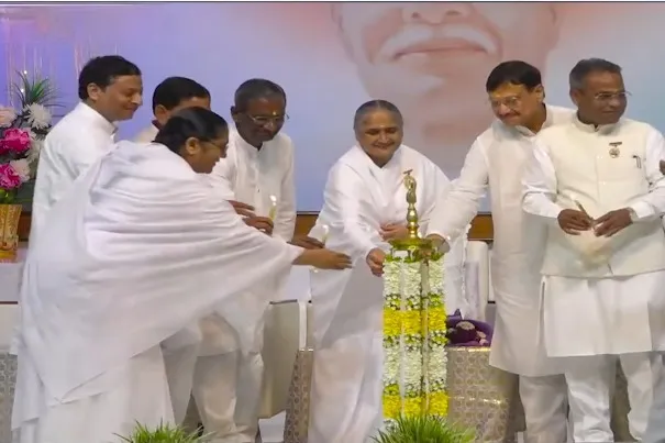 नागपुर के विश्व शांति सरोवर के आठवें वर्धापन दिवस पर आध्यात्मिक ऊर्जा का संचार — photo gallery 1 नागपुर के विश्व शांति सरोवर के आठवें वर्धापन दिवस पर आध्यात्मिक ऊर्जा का संचार — photo gallery 1