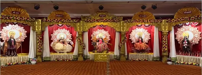 नवा रायपुर के शांति शिखर में चैतन्य देवियों की भव्य झांकी बनी श्रद्धालुओं के आकर्षण का केंद्र नवा रायपुर के शांति शिखर में चैतन्य देवियों की भव्य झांकी बनी श्रद्धालुओं के आकर्षण का केंद्र