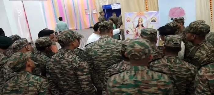 नवा रायपुर के शांति शिखर में चैतन्य देवियों की भव्य झांकी बनी श्रद्धालुओं के आकर्षण का केंद्र — photo gallery 3 नवा रायपुर के शांति शिखर में चैतन्य देवियों की भव्य झांकी बनी श्रद्धालुओं के आकर्षण का केंद्र — photo gallery 3
