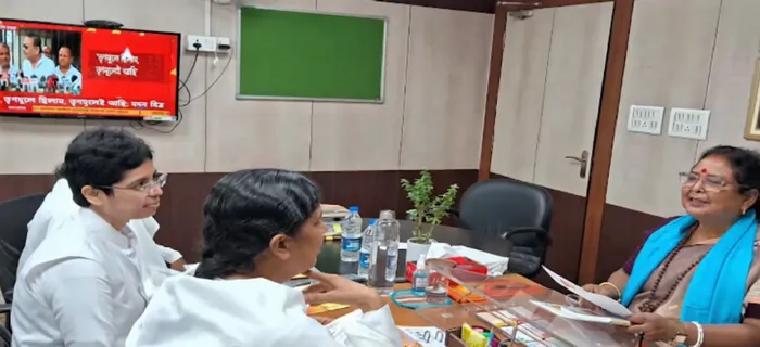समाज कल्याण की दिशा में ब्रह्माकुमारीज़ की सेवाओं को पश्चिम बंगाल की मंत्री श्रीमती मालती राव रॉय ने सराहा — photo ga… समाज कल्याण की दिशा में ब्रह्माकुमारीज़ की सेवाओं को पश्चिम बंगाल की मंत्री श्रीमती मालती राव रॉय ने सराहा — photo gallery 3