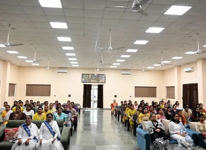पोरबंदर में शांति एवं सद्भावना अभियान के अंतर्गत तनावमुक्त जीवन एवं राजयोग ध्यान पर प्रेरणादायी कार्यक्रम आयोजित — ph… पोरबंदर में शांति एवं सद्भावना अभियान के अंतर्गत तनावमुक्त जीवन एवं राजयोग ध्यान पर प्रेरणादायी कार्यक्रम आयोजित — photo gallery 2