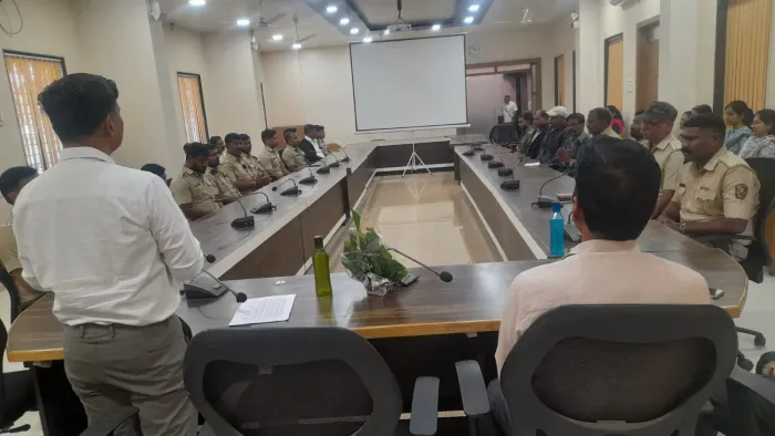सड़क सुरक्षा अभियान: जीवन रक्षा की दिशा में एक कदम – पुणे परिवहन कार्यालय में ब्रह्माकुमारीज़ द्वारा आध्यात्मिक जागरूकता कार्यक्रम