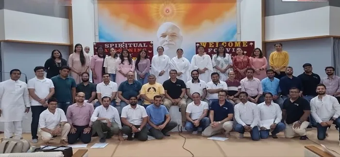 पुणे के जगदंबा भवन में वरिष्ठ प्रबंधकों ने सीखे मन और भावनाओं को नियंत्रित करने के सूत्र — photo gallery 2 पुणे के जगदंबा भवन में वरिष्ठ प्रबंधकों ने सीखे मन और भावनाओं को नियंत्रित करने के सूत्र — photo gallery 2